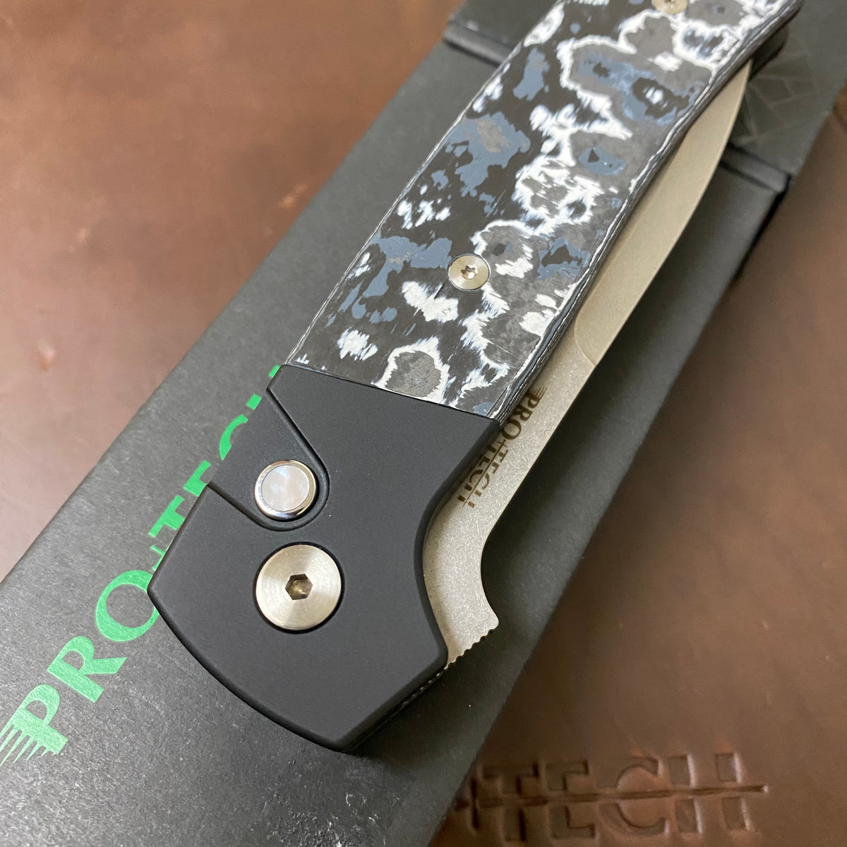 ProTech BT2731-WS Terzuola ATCF Auto Black handle, MOP Button, White Storm Fat Carbon Inlays Knife