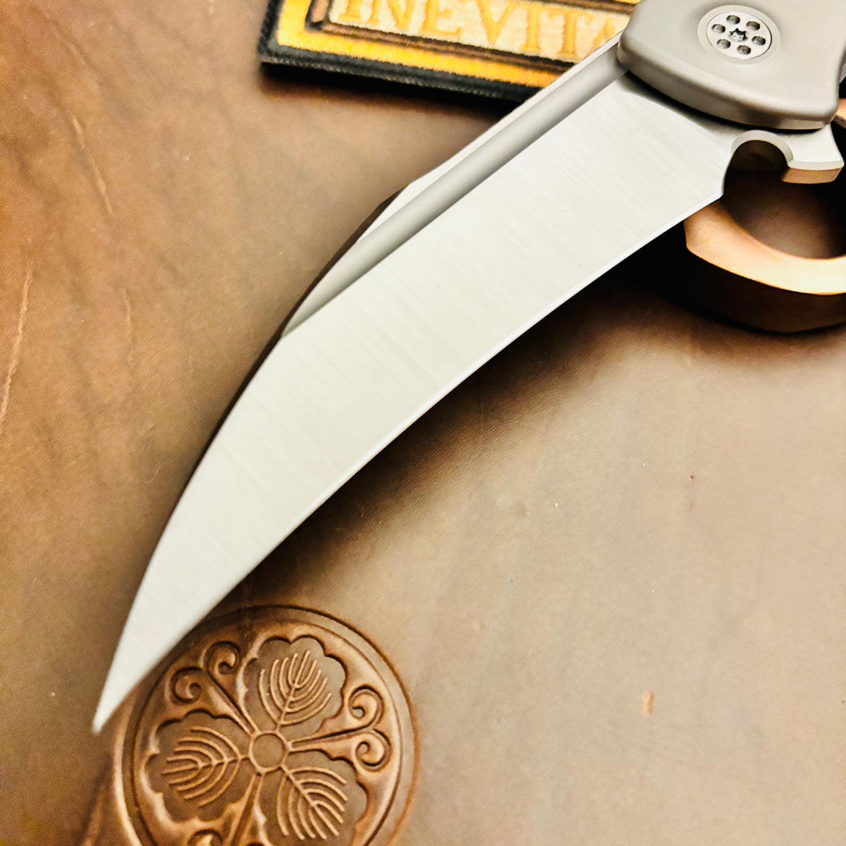Sharp by Design Derecho 3.38" Satin Hawkbill Satin Blade, Grey Aspirated Handle Knife