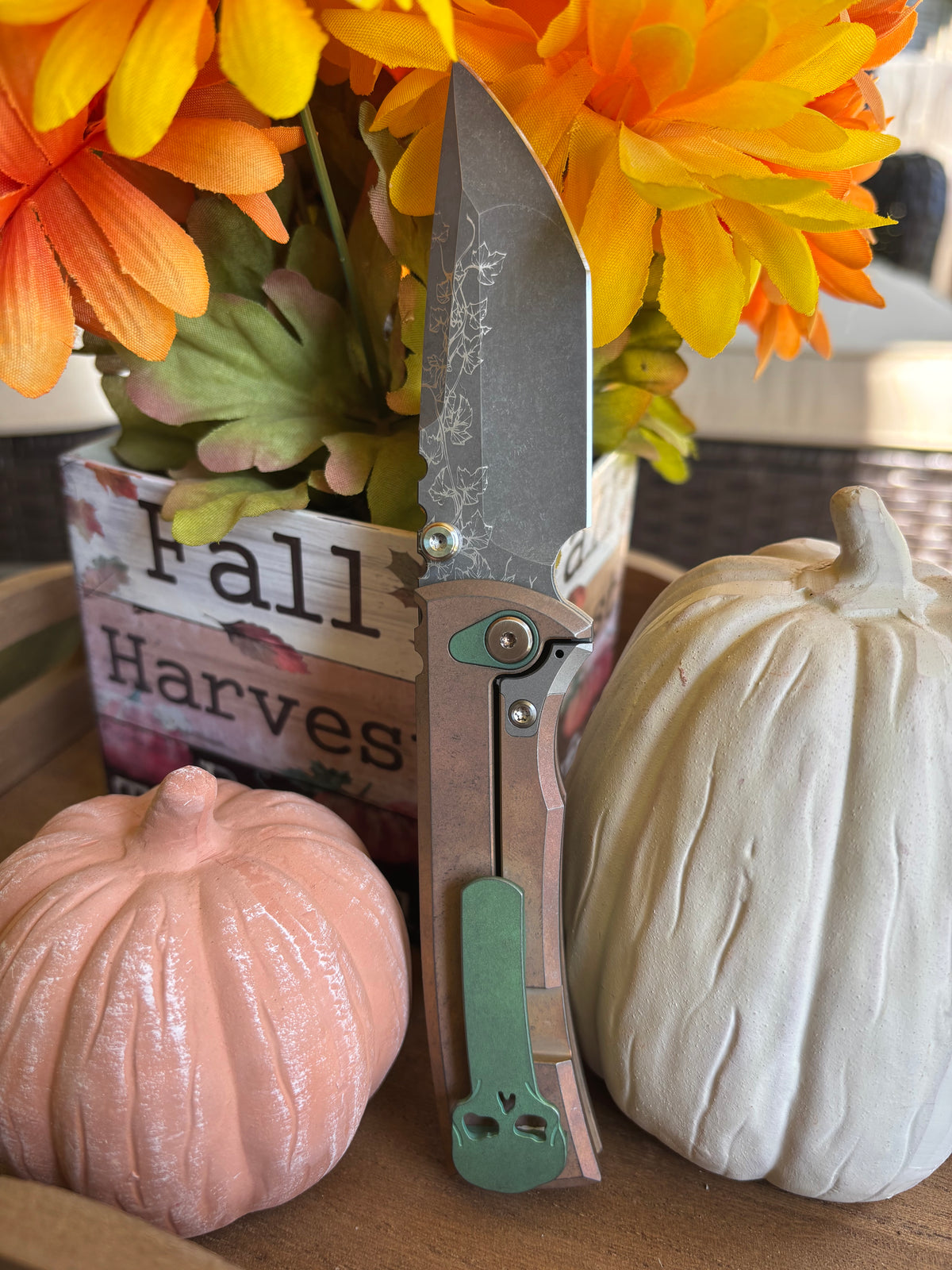Chaves Redencion Street Integral Magnetic Titanium, Tanto Belt Finish M390 Blade, Knife HALLOWEEN PUMPKINS THEME