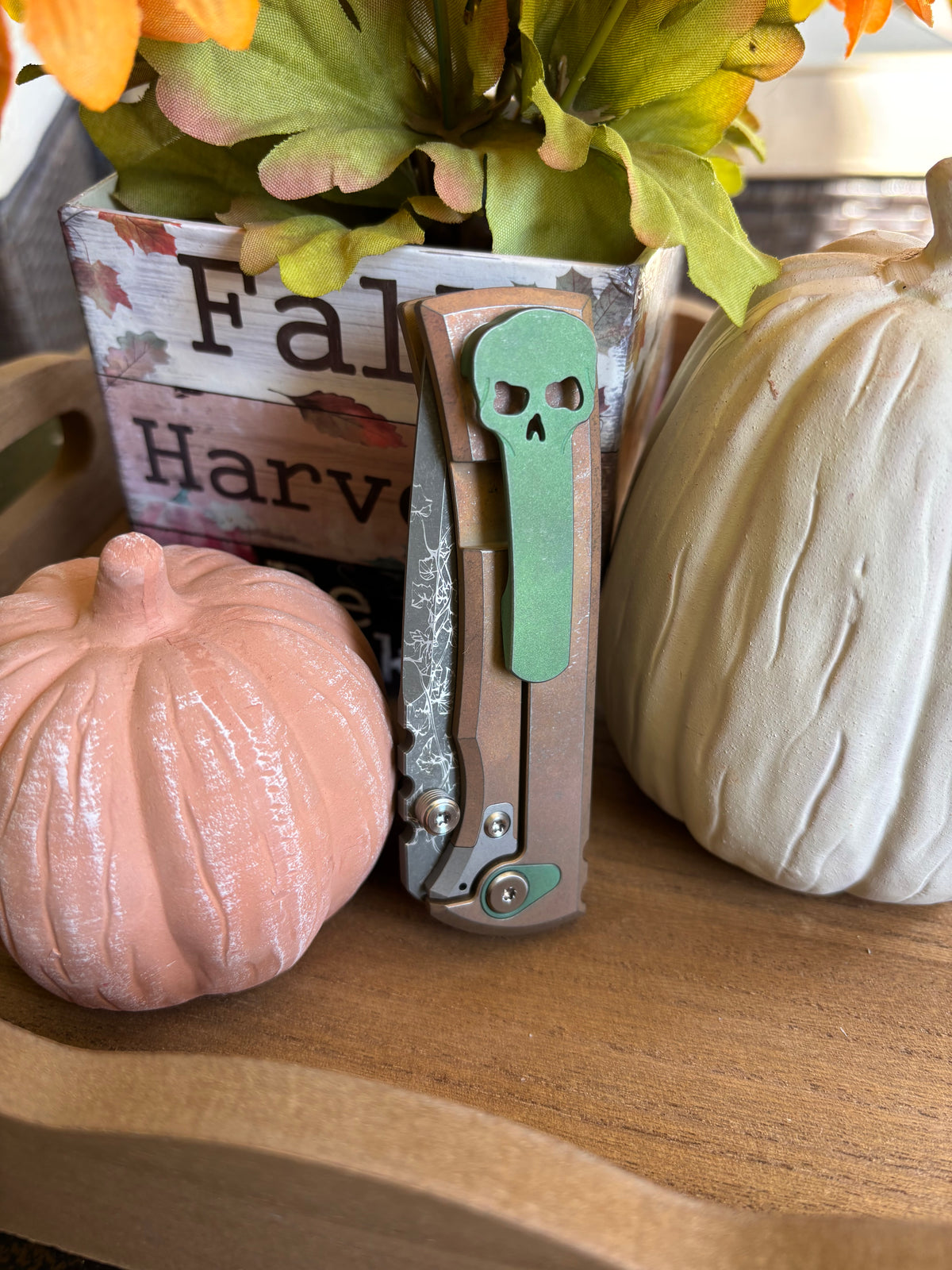 Chaves Redencion Street Integral Magnetic Titanium, Tanto Belt Finish M390 Blade, Knife HALLOWEEN PUMPKINS THEME
