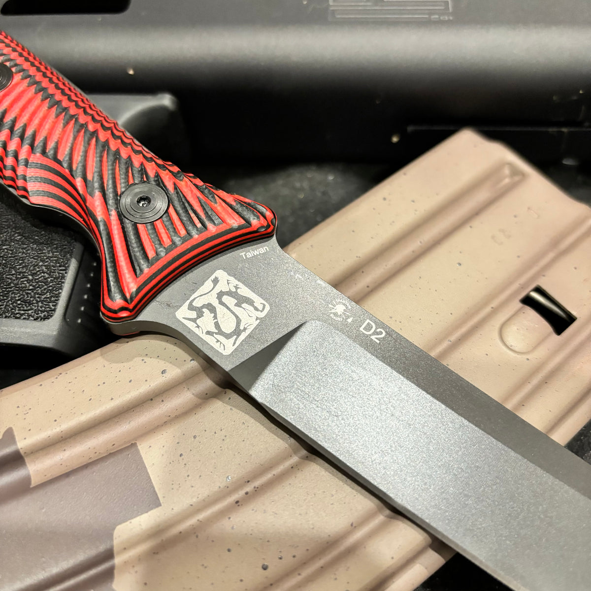 Spartan Blades Ronin Torii Fixed Blade Red/Black G10 Handle Black Blade SBBL4BKRD