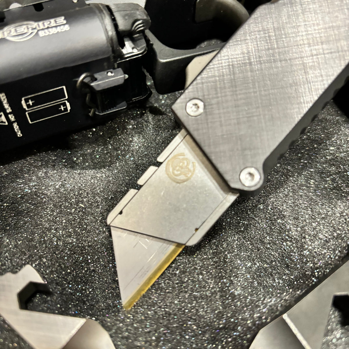 Chaves Handy Utility Blade CHUB OTF Auto 1" Knife Cross Hatch Aluminum